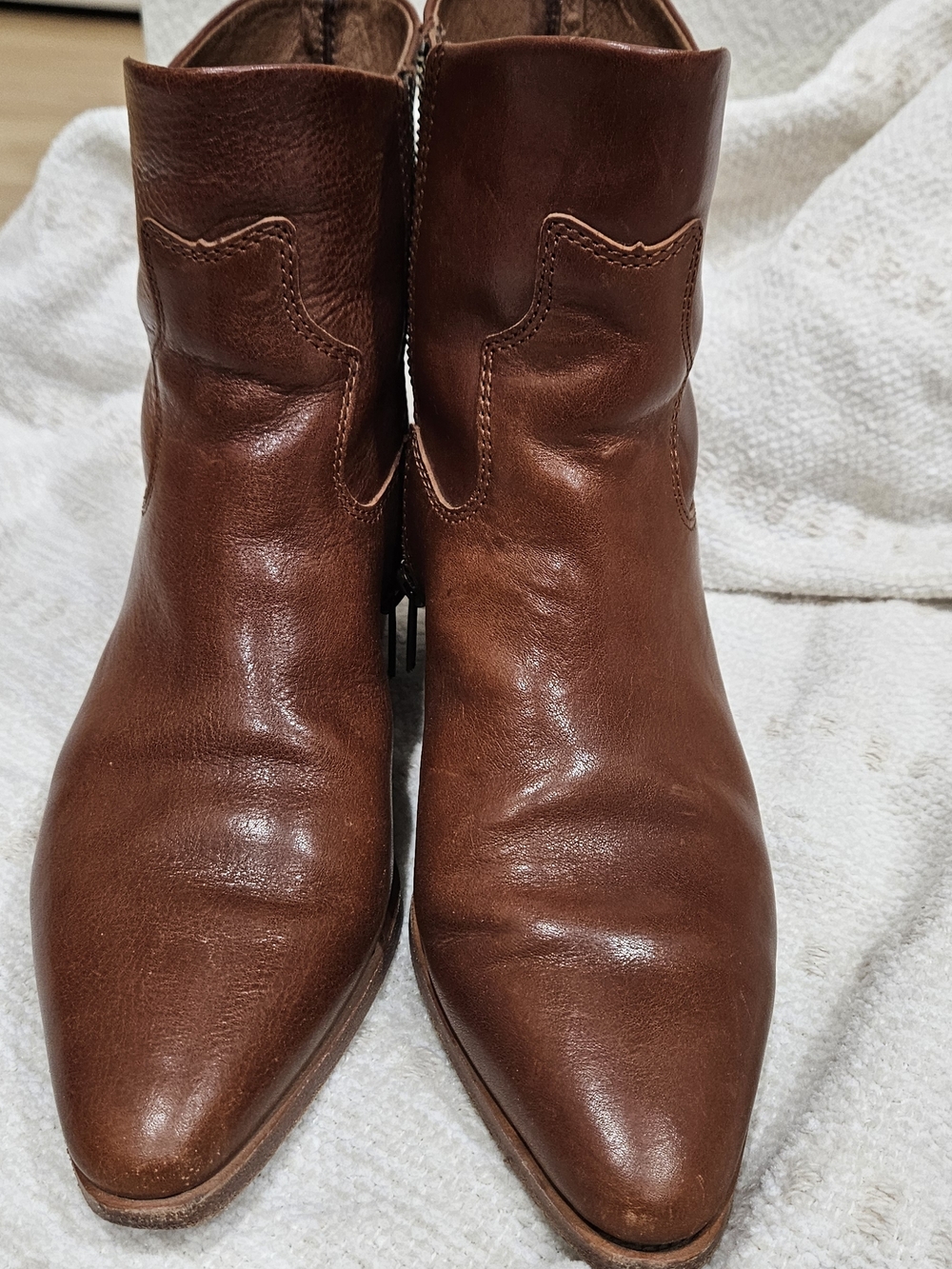 Frye Almond Toe Women's Brown Leather Ankle Boots Classic Western Style Bootie - Picture 2 of 10